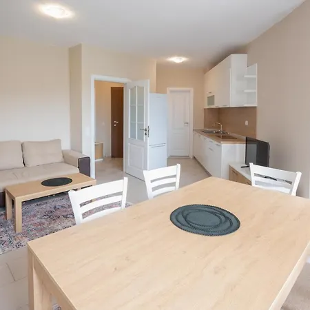 за гости влади в комплекс Garden Palace Apartamento