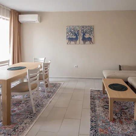за гости влади в комплекс Garden Palace Apartamento