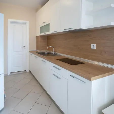 за гости влади в комплекс Garden Palace Apartamento Balchik