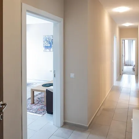 за гости влади в комплекс Garden Palace Appartement *