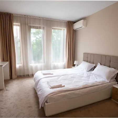 за гости влади в комплекс Garden Palace Balchik