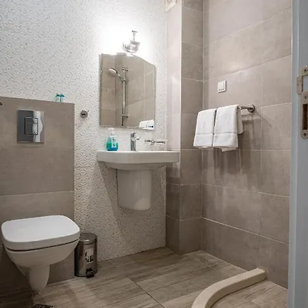 за гости влади в комплекс Garden Palace Appartement