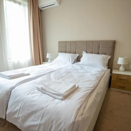 за гости влади в комплекс Garden Palace Appartement *